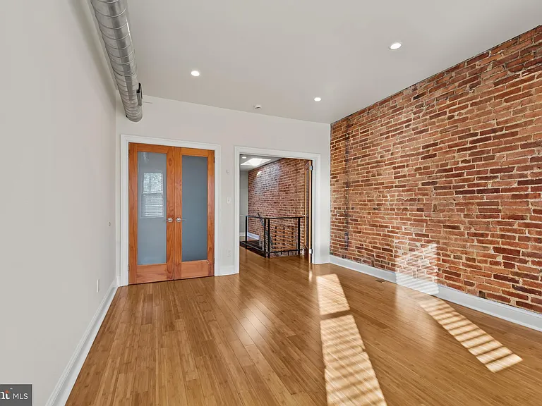 412 E Lanvale St — Photo 23