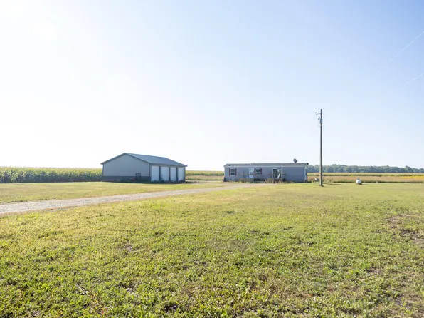 1433 W Peck Lake Rd, Ionia, MI 48846