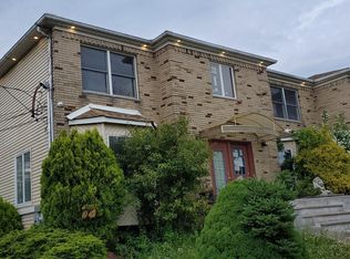 77 Selkirk St, Staten Island, NY 10309