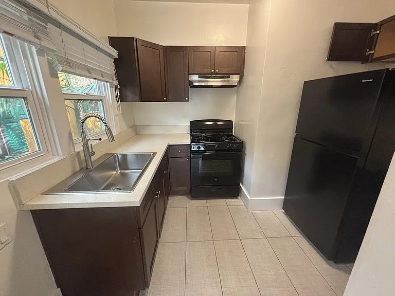 3811 E 4th St #5 — Photo 7