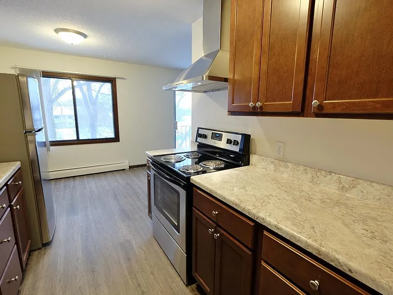Lakehill Apartments — Photo 11