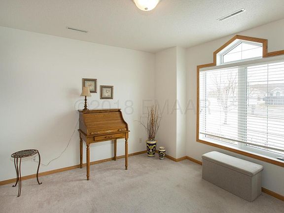 5th image of 860 Lakeridge Pl