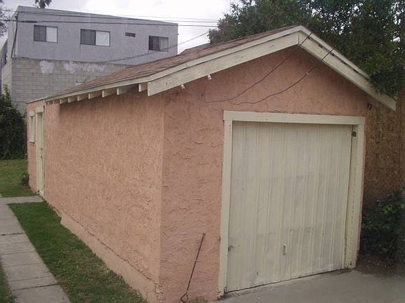 Garage w/ storage room