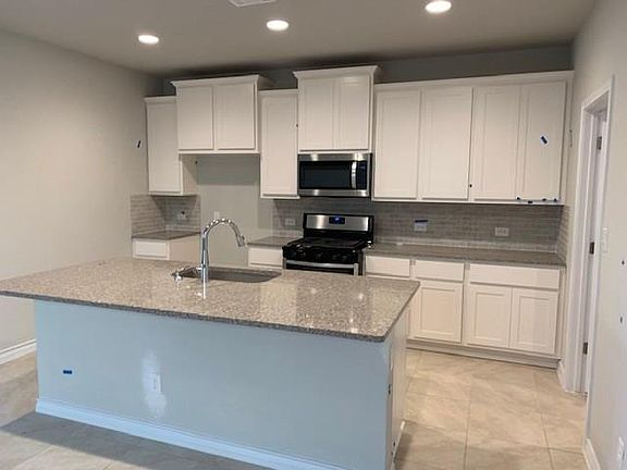 2nd image of 141 Thornless Cir