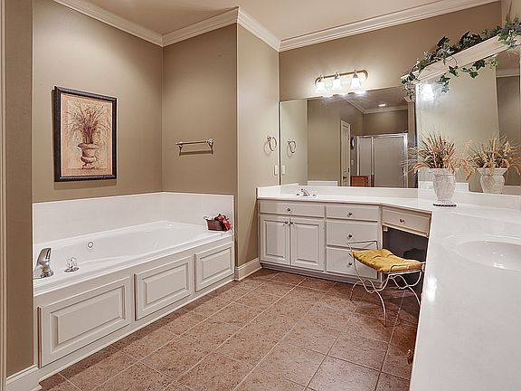 5th image of 6372 Summerlin Dr