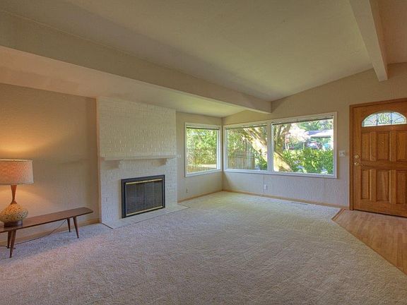 5th image of 19042 Forest Park Dr NE