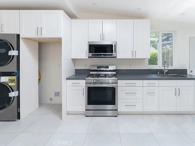 537 Spencer St #A — Photo 3