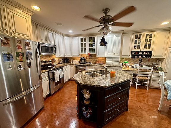 2nd image of 7027 Woodmere Dr