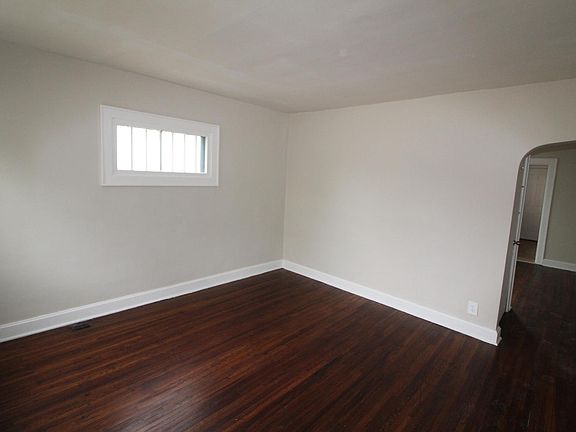 4th image of 76 N Huron Ave