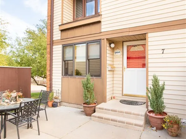 7 12th Street Ct, McCook, NE 69001