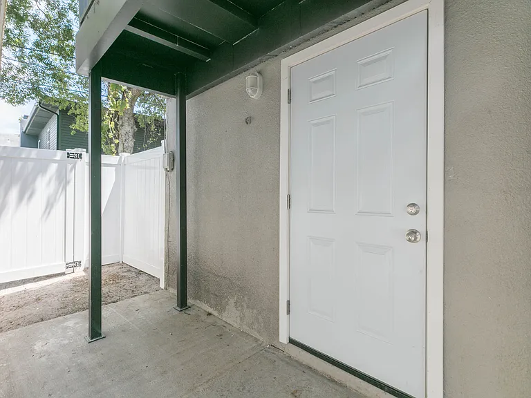 2600 52nd Ave N #C — Photo 2