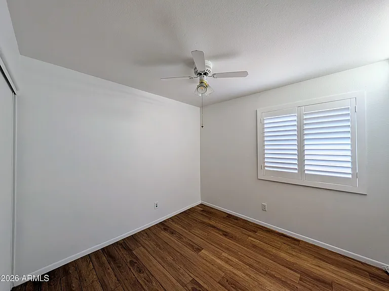 2824 W Angela Dr — Photo 42