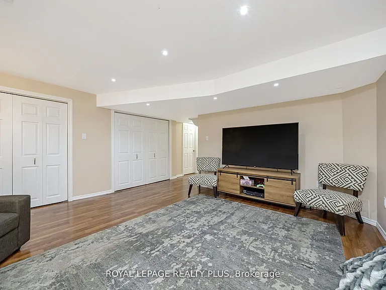 1542 Gainer Cres — Photo 33