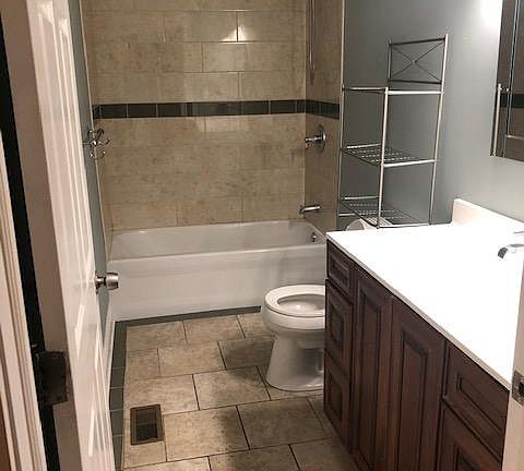 4th image of 2302 S Oakley Ave #1