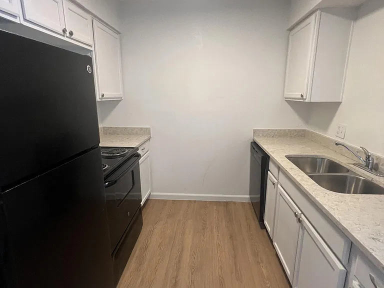Northwood Apartments — Photo 33