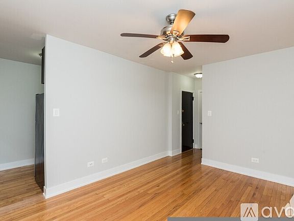 2nd image of 516 W Cornelia Ave APT 212