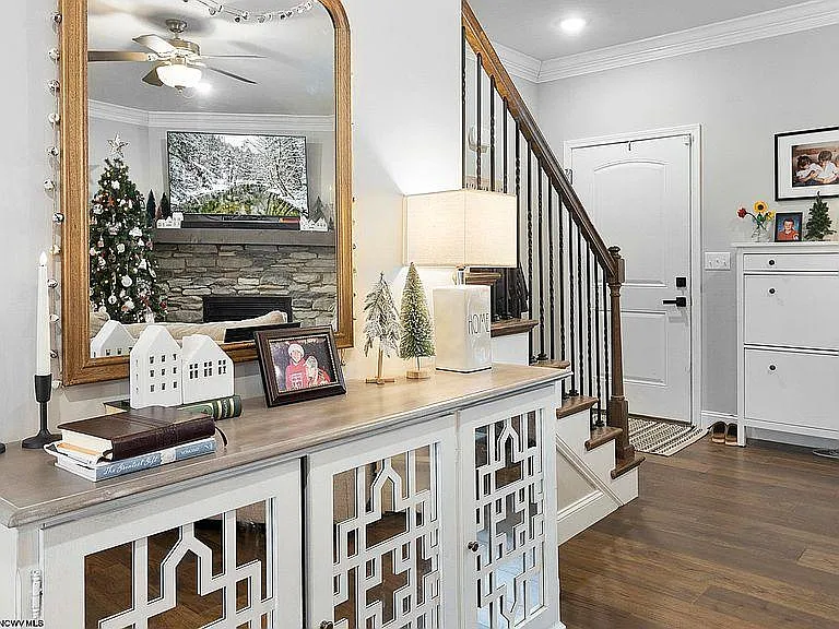 5 bed, 3.5 bath, 3534 sqft, $3,400 — Photo 4