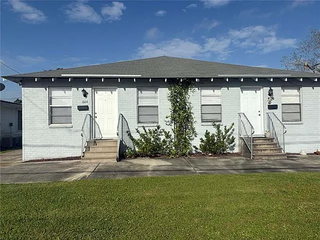 3 bed, 1.0 bath, 900 sqft, $1,600 — Photo 1