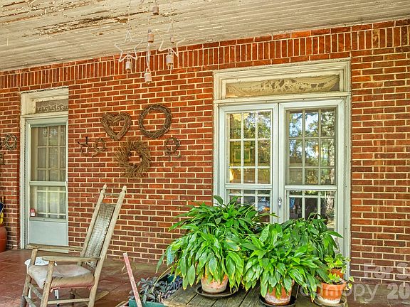 3rd image of 414 Beaucatcher Rd