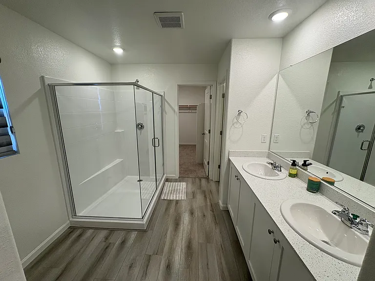 Labrusca St — Photo 23