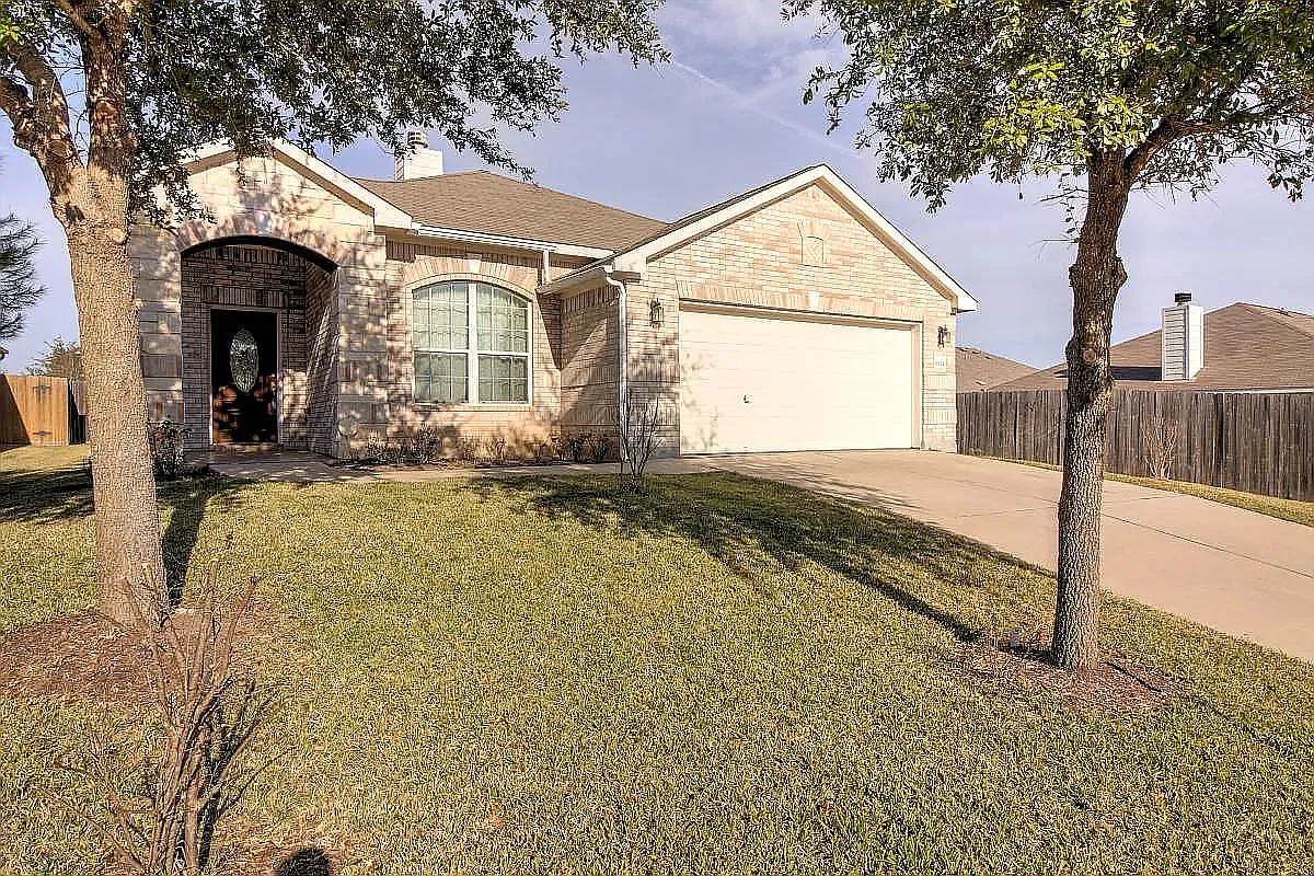 4 bed, 1963 sqft, $2,200 — Photo 3