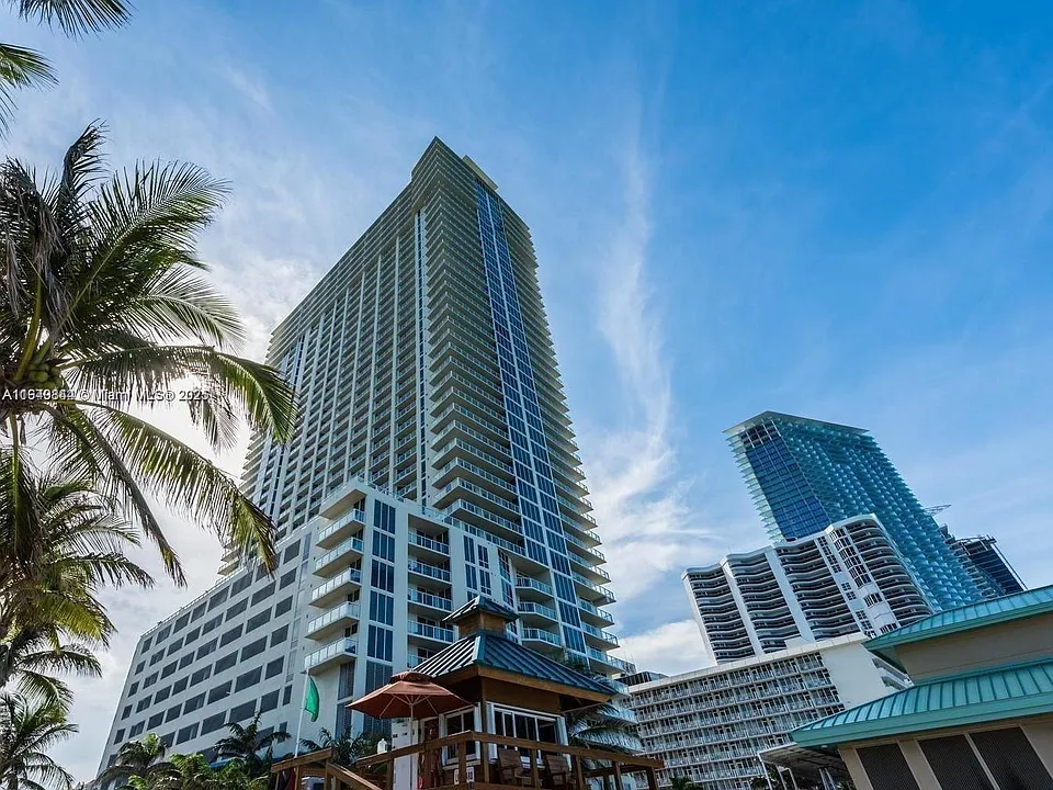 16699 Collins Ave #2006