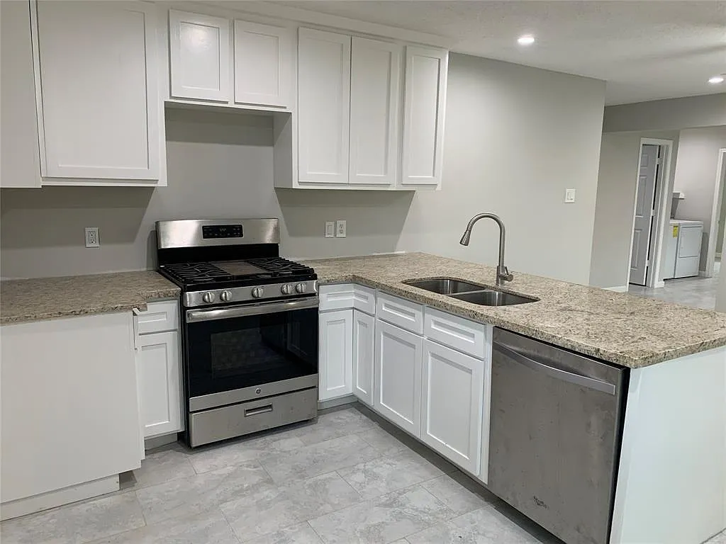 3 bed, 2.0 bath, 1300 sqft, $1,895 — Photo 4