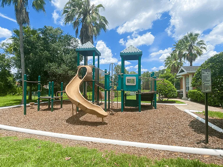 Sand Lake Pointe Apartments — Photo 4