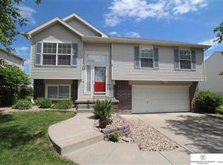 17634 Emiline St, Omaha, NE 68136