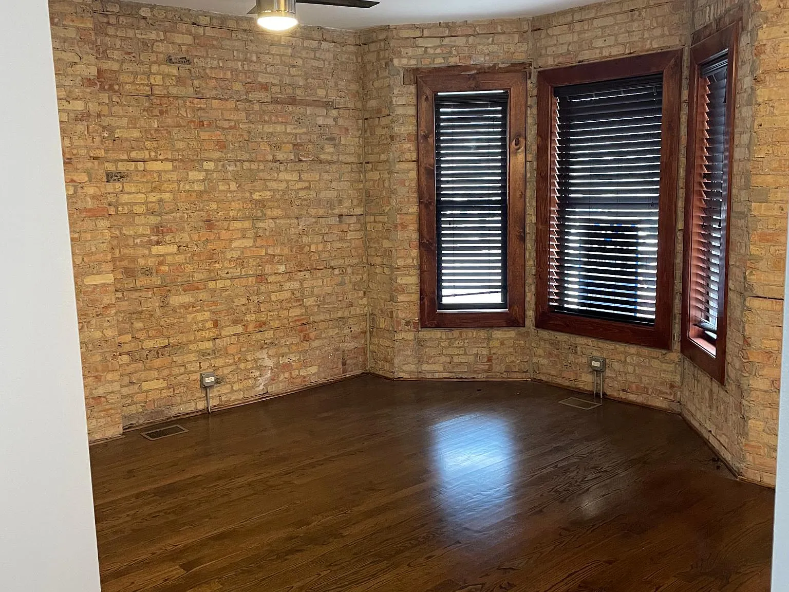 2 bed, 1200 sqft, $3,300 — Photo 2