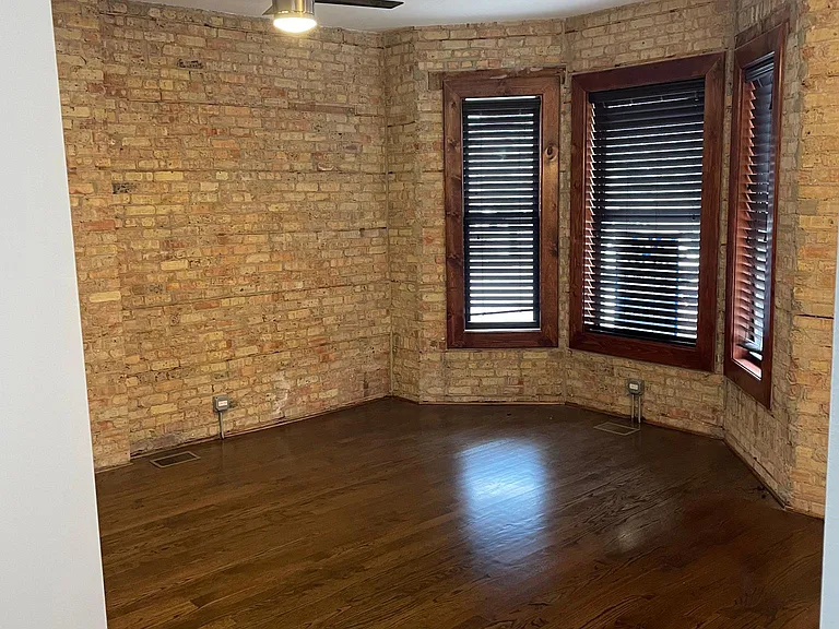 1756 W Montrose Ave #1 — Photo 2