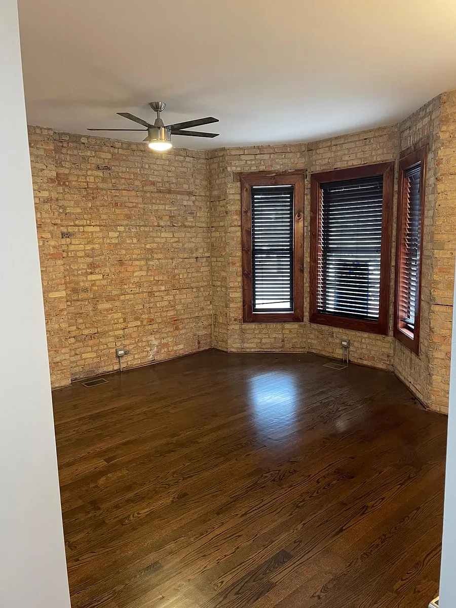 Building Photo - 1756 W Montrose Ave #1