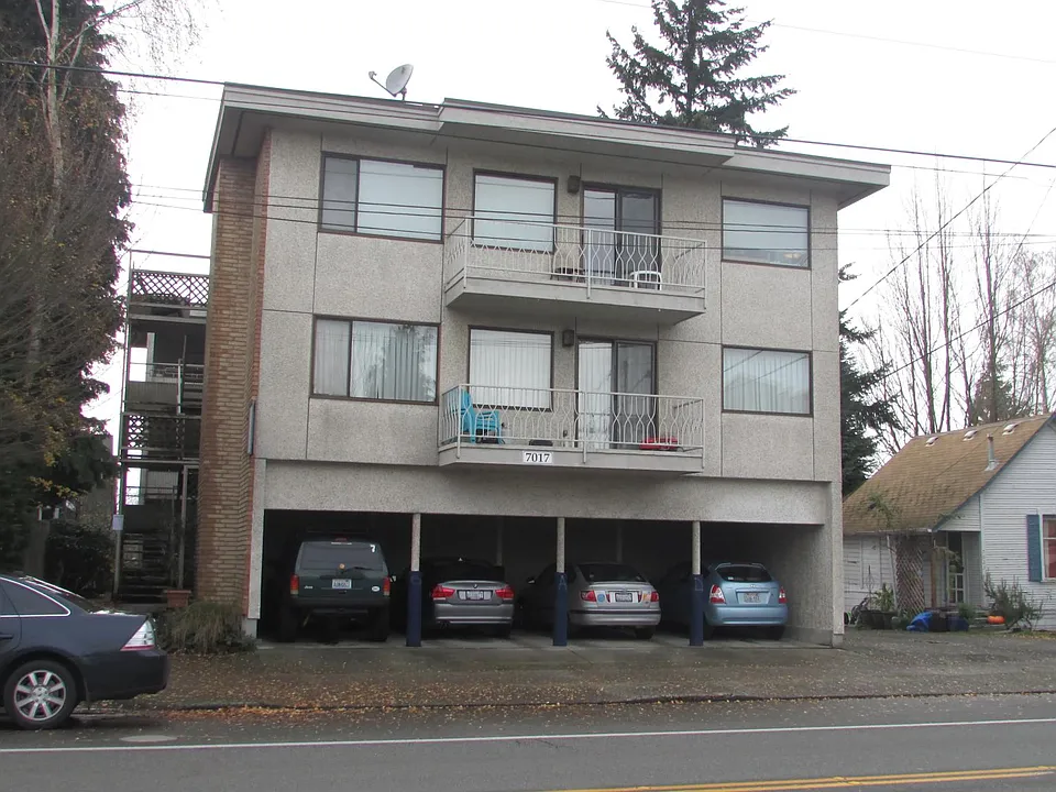 7017 Greenwood Ave N #306