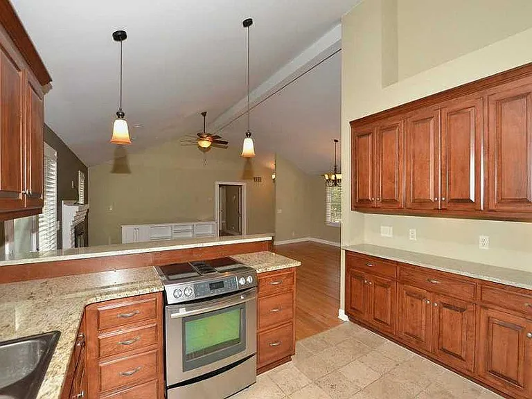 1019 Crane Rd NE — Photo 8