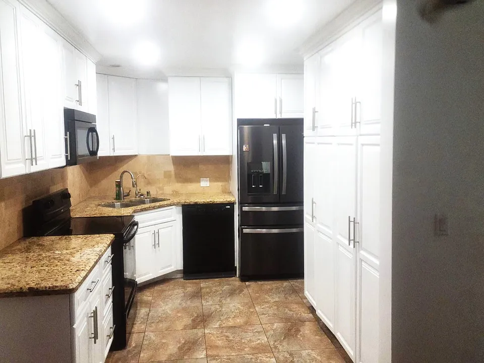 312 N Louise St #108
