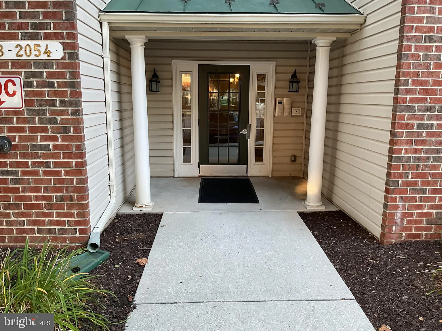 2 bed, 2.0 bath, 1128 sqft, $1,800 — Photo 4