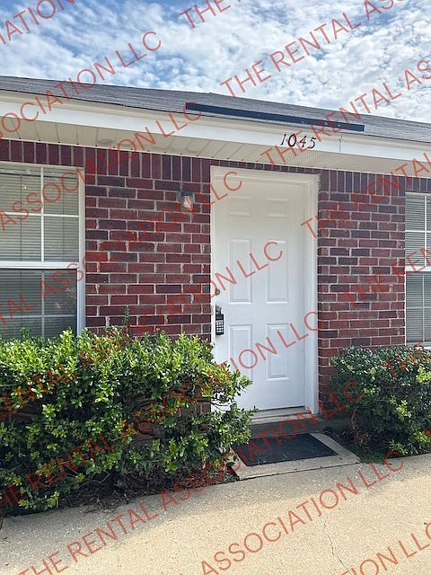 1st image of 1045 Sanders Ln
