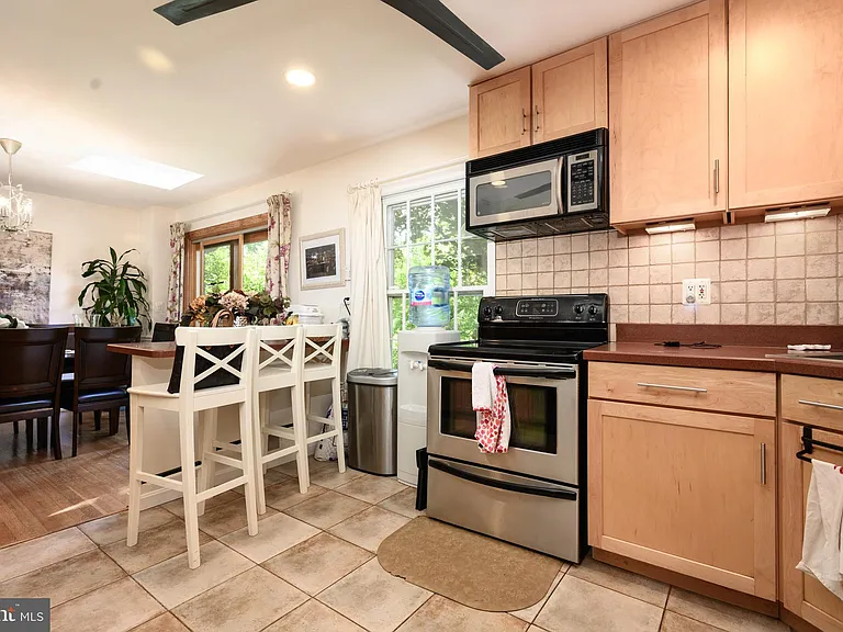 11708 Magruder Ln — Photo 7