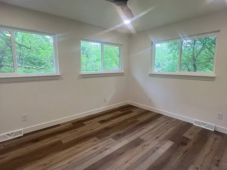 222 Valley St — Photo 11