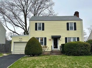 18 Purdue Rd, Glen Cove, NY 11542