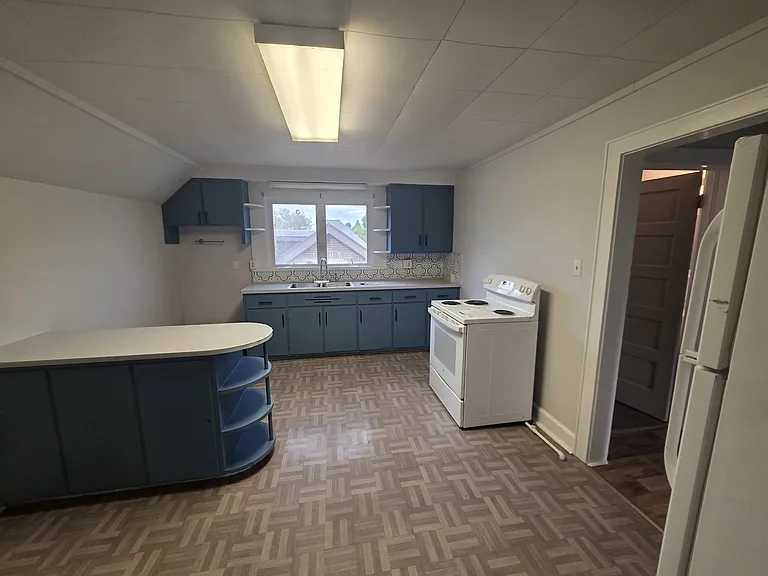 414 E Leasure Ave #4 — Photo 3