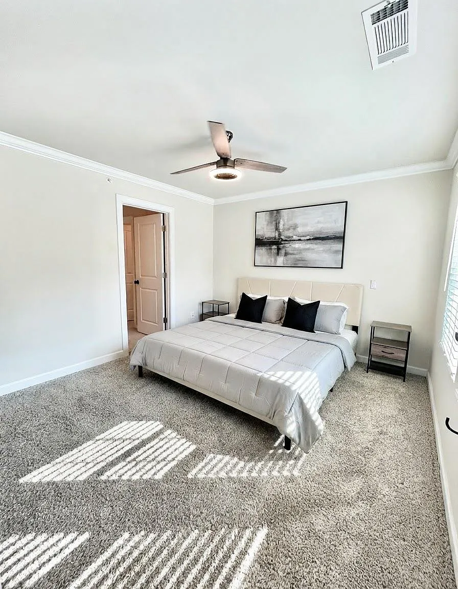 4 bed, 2.5 bath, 3800 sqft, $1,603 — Photo 2