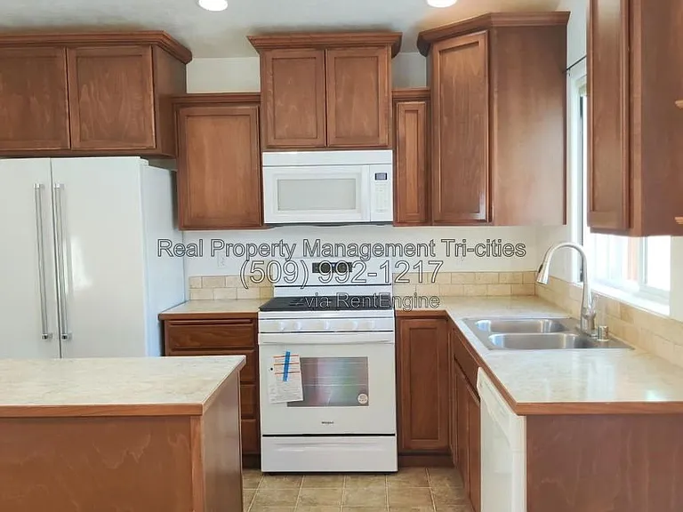 5825 Sidon Ln — Photo 3