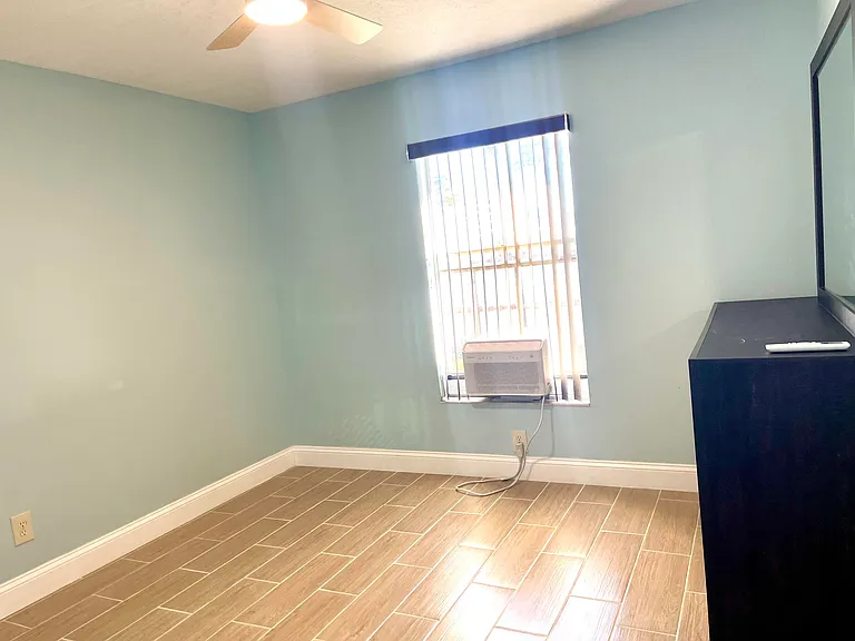 5753 SE Mercedes Ave — Photo 16