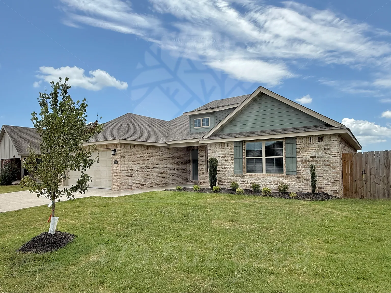 3 bed, 1716 sqft, $1,975 — Photo 2