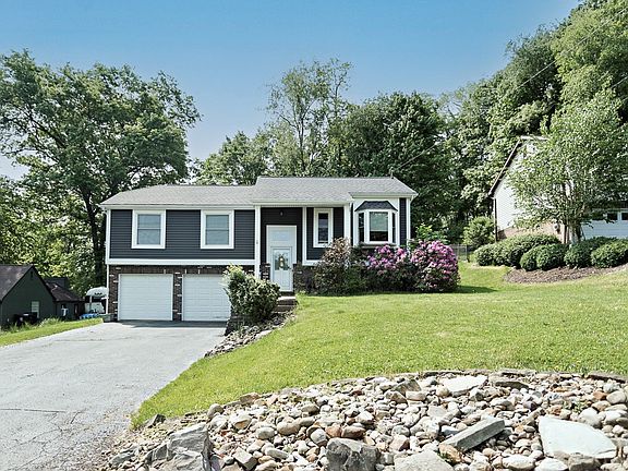 2nd image of 952 Delfield Dr