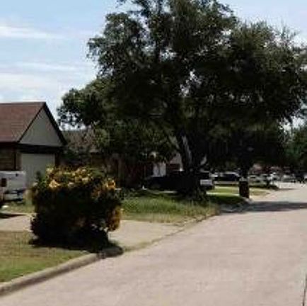 Exterior Neighborhood (street photo)