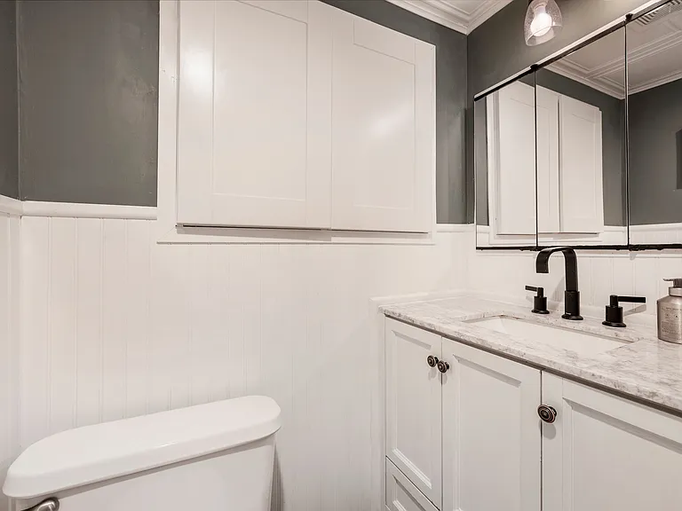 133 S Windsor St — Photo 7