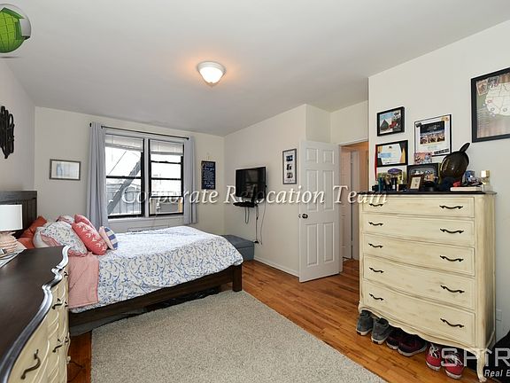 3rd image of 3091 Crescent St APT 5B