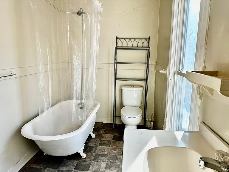647 W Lexington Ave #C — Photo 7